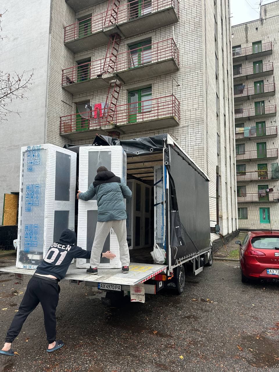 Перевезення холодильника у Харкові — Вантаж Time