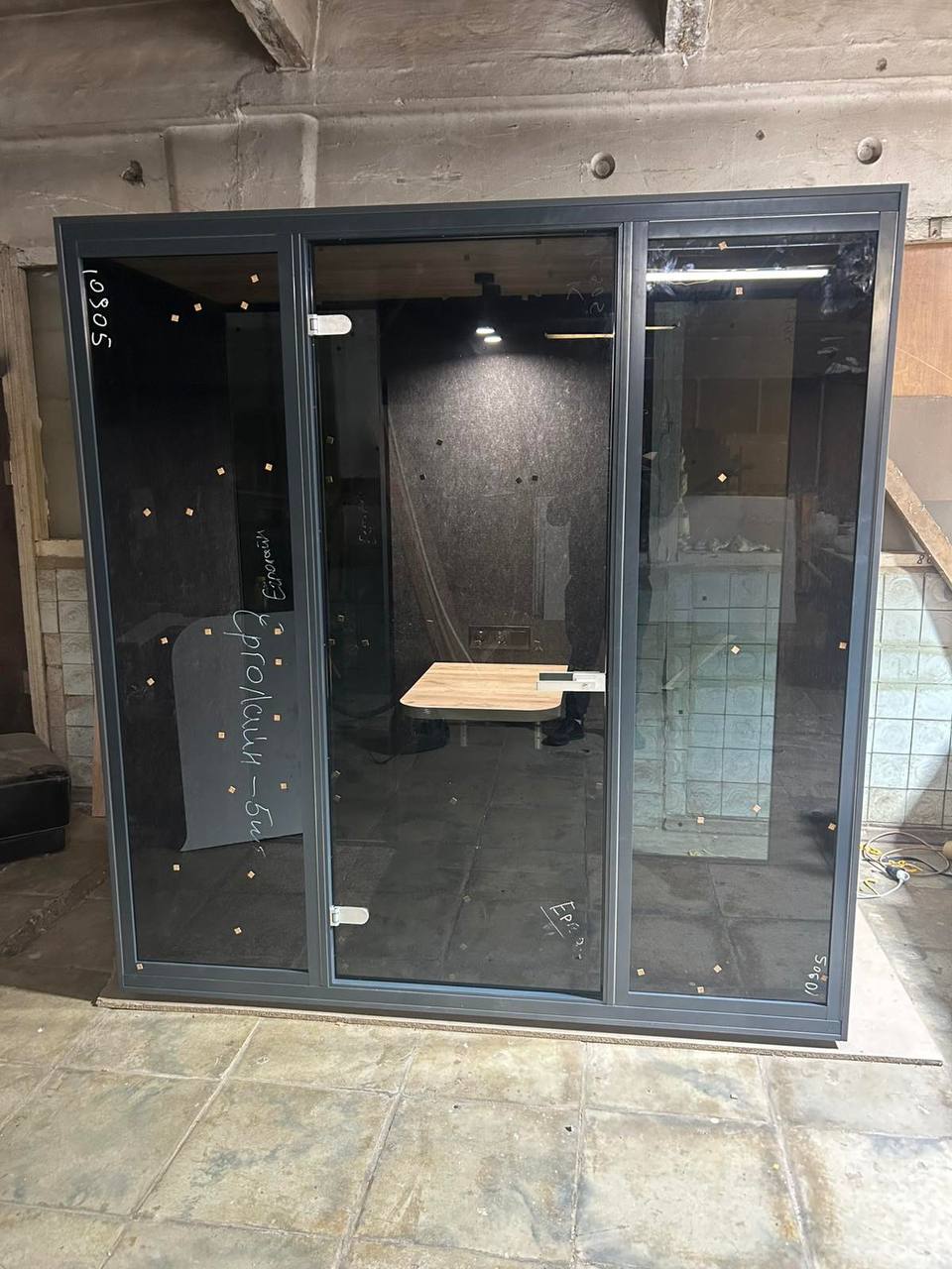 Процес збирання меблів