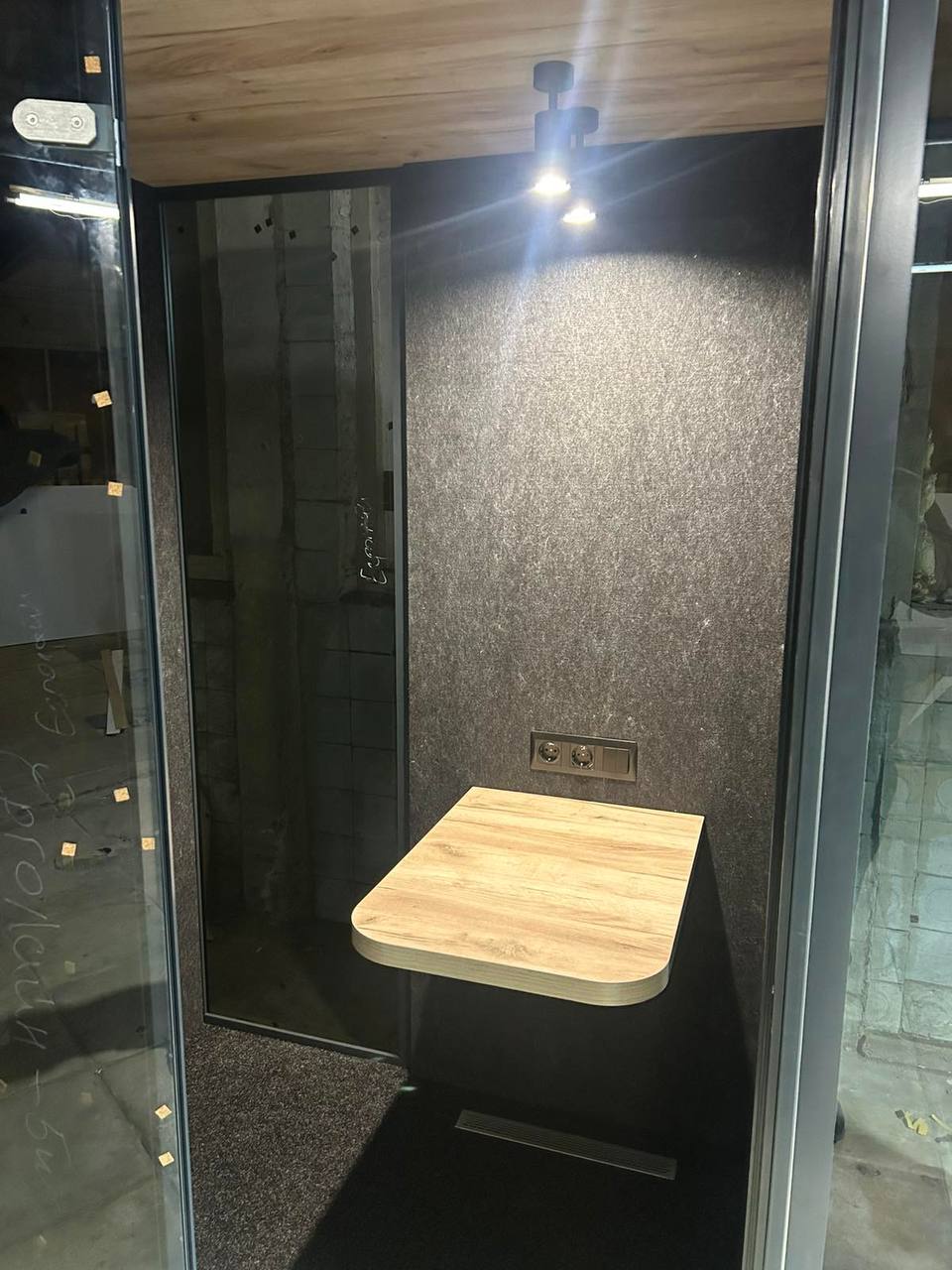 Процес збирання меблів